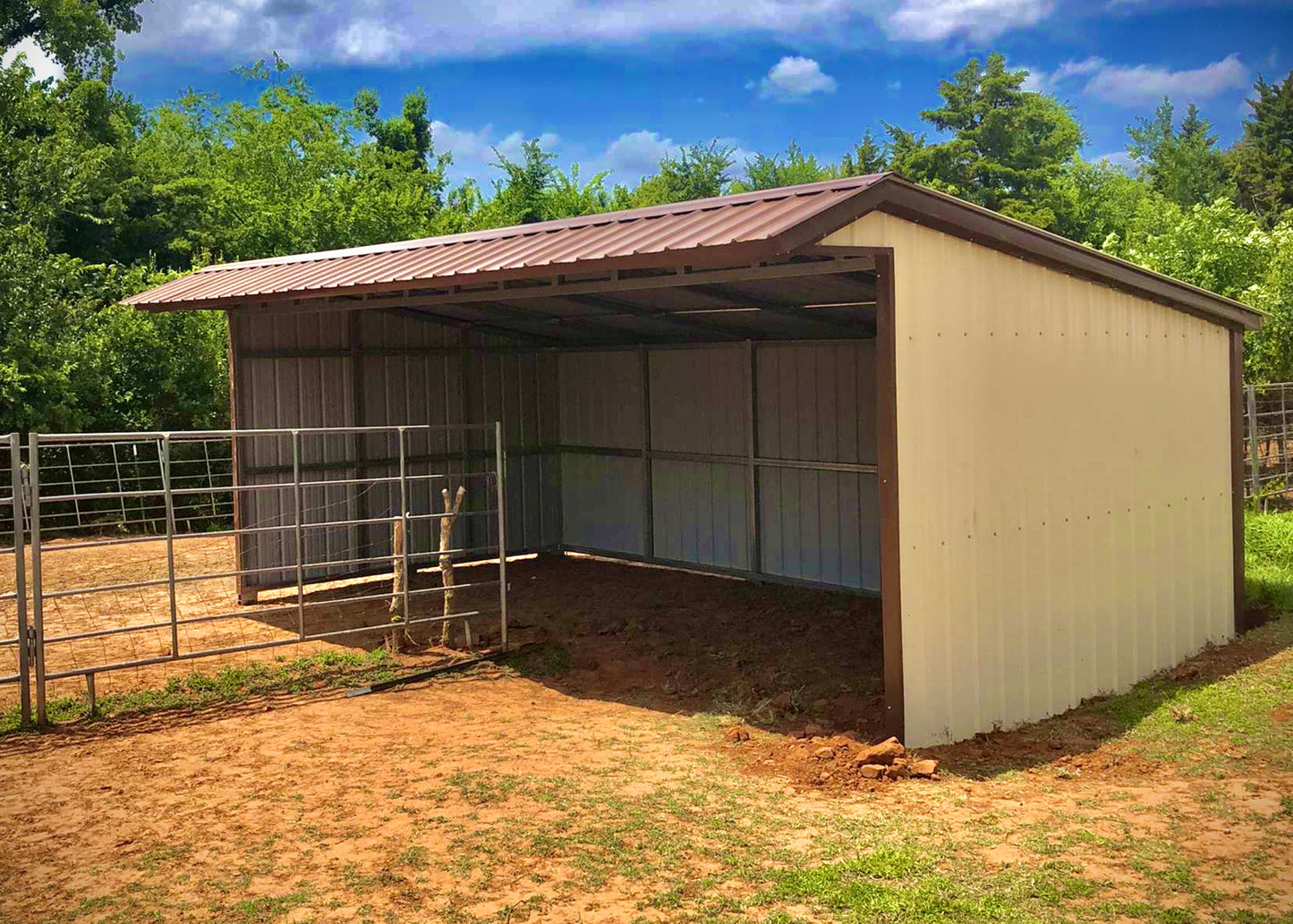 12'x24'x9'x7' Loafing Shed