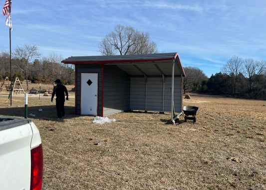 9'x16'x9'x7' Loafing Shed With Tack Room